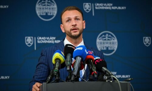 Návrhy v rámci lex atentátu nebudú kontroverzné, tvrdí Šutaj Eštok. Šimečka hovorí o signáli zmieru