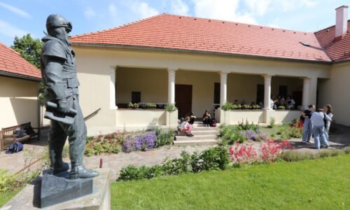 Na Štefánikov kraj sa kandidáti do europarlamentu vykašľali. Ako zvyčajne (+FOTOGALÉRIA)