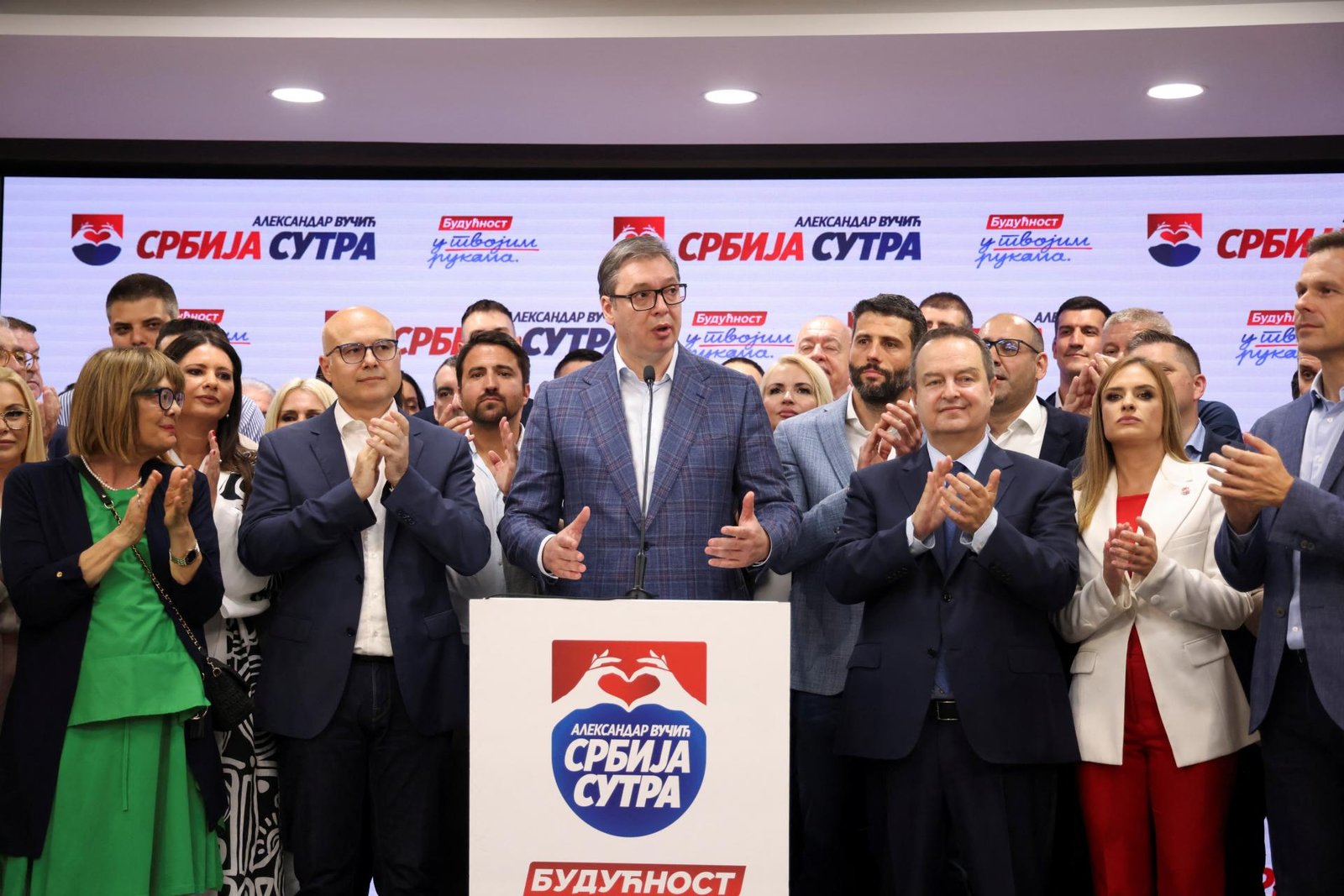 Srbská vláda hovorí o úspechu v komunálnych voľbách, opozícia o nezrovnalostiach Srbská vláda hovorí o úspechu v komunálnych voľbách, opozícia o nezrovnalostiach
