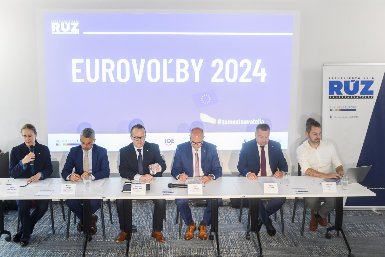 Zamestnávatelia žiadajú o priorizovanie niekoľkých oblastí pre konkurencieschopné Slovensko Zamestnávatelia žiadajú o priorizovanie niekoľkých oblastí pre konkurencieschopné Slovensko