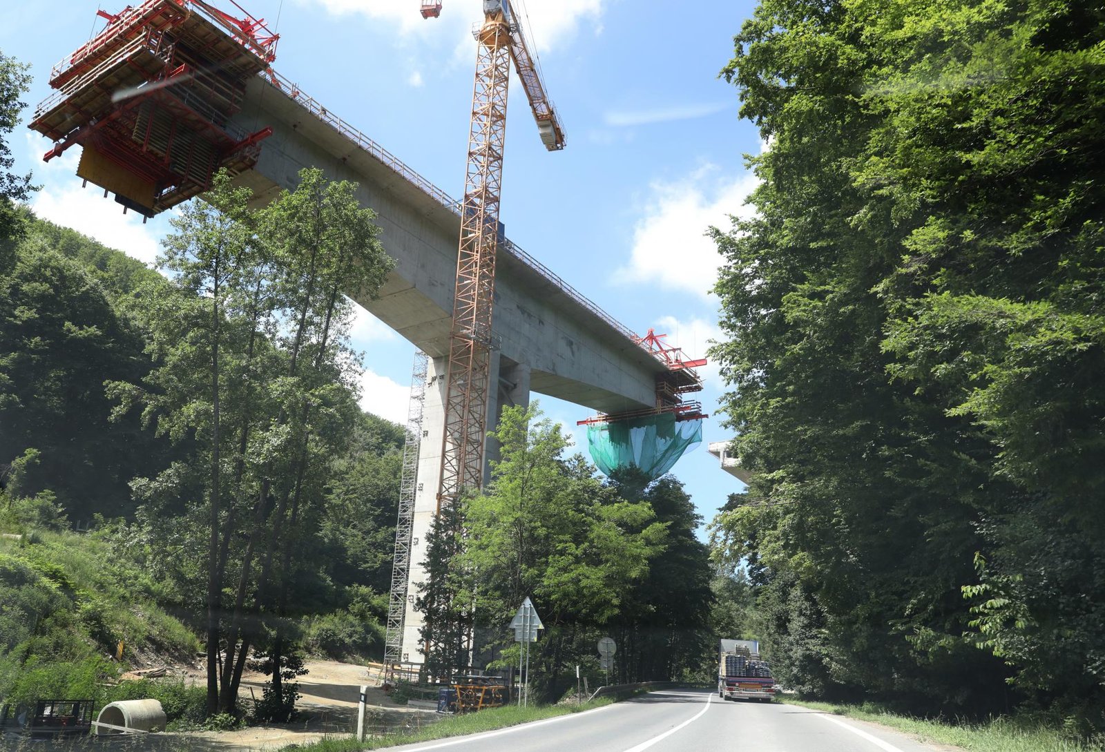 Stredoslovenská diaľnica uviazla v jednom bode. Rysuje sa konflikt medzi Rážom a Tarabom