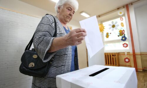 Polícia zasahuje pri eurovoľbách: Moratórium sa predĺži minimálne o tri hodiny, na lístkoch bol biely prášok