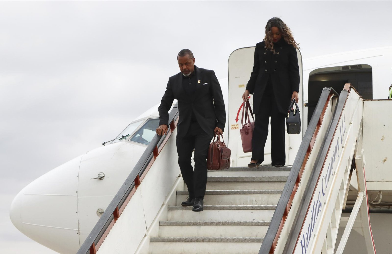 Viceprezident Malawi zahynul pri leteckej nehode, záchranári našli vrak strateného lietadla Viceprezident Malawi zahynul pri leteckej nehode, záchranári našli vrak strateného lietadla