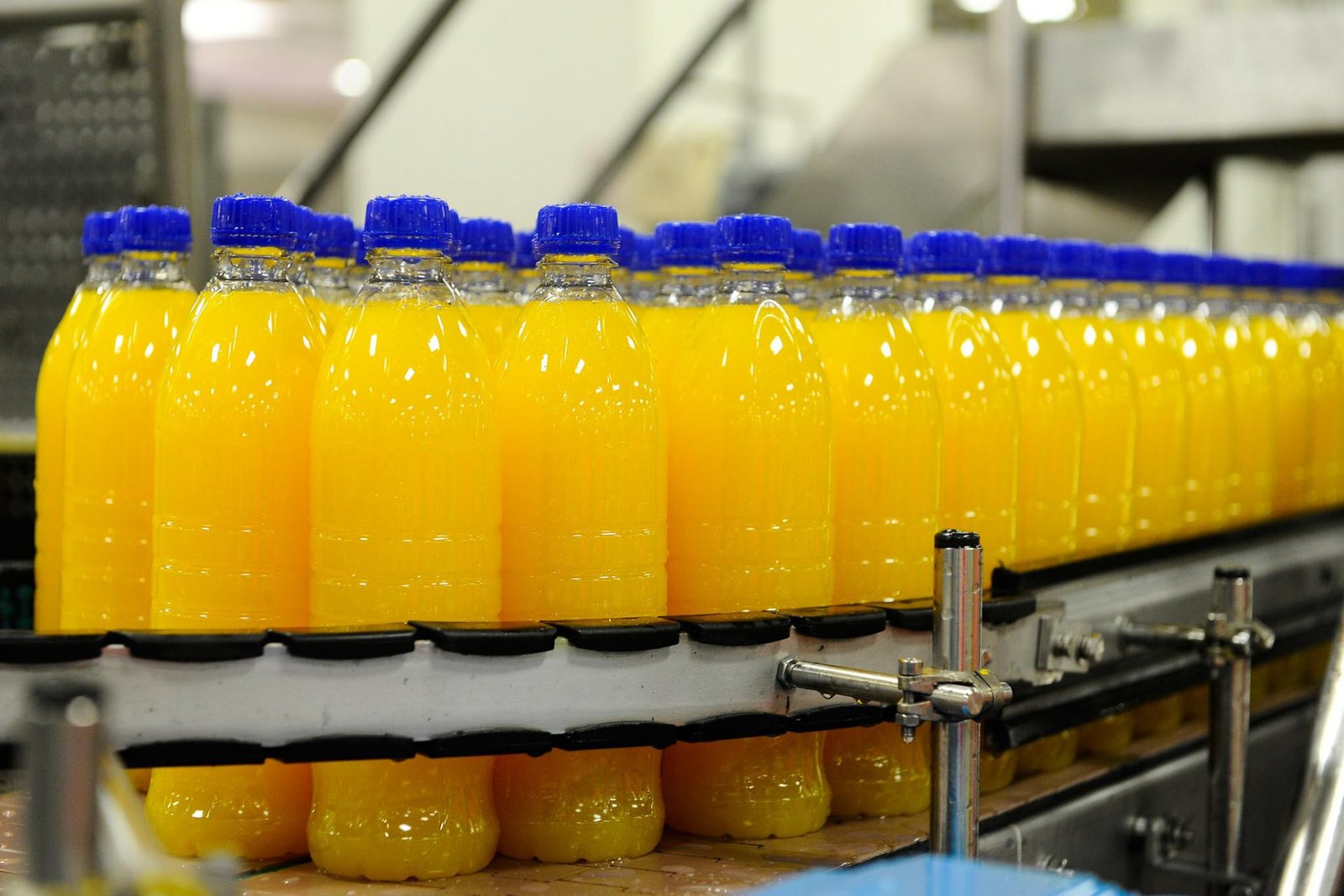 Liter pomarančového džúsu za päť eur? V regáloch bude vôbec najdrahší. Cenu ženie nahor rekordná burza Liter pomarančového džúsu za päť eur? V regáloch bude vôbec najdrahší. Cenu ženie nahor rekordná burza