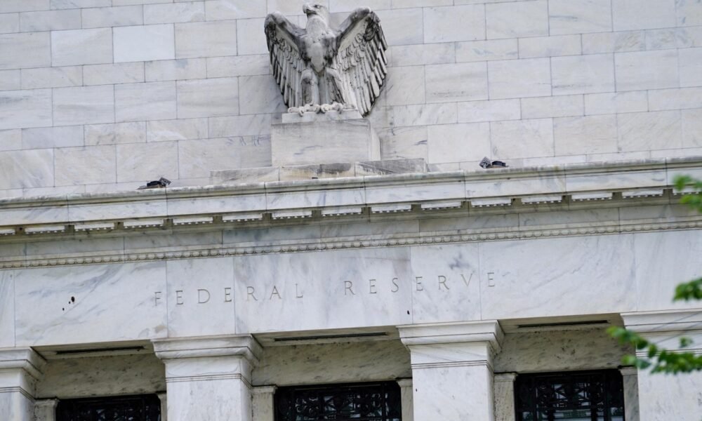 Fed nechal úroky nezmenené, čaká tento rok len jedno zníženie