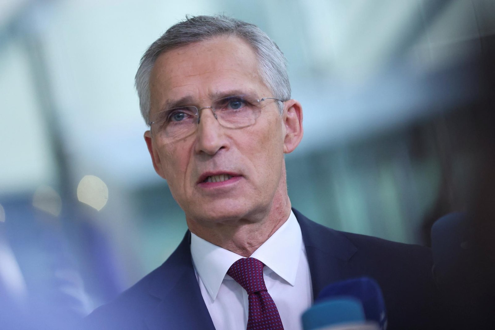 Ukrajinci majú právo sa brániť. Sebaobrana neznamená vyostrenie konfliktu, vyhlásil Stoltenberg v Bruseli Ukrajinci majú právo sa brániť. Sebaobrana neznamená vyostrenie konfliktu, vyhlásil Stoltenberg v Bruseli