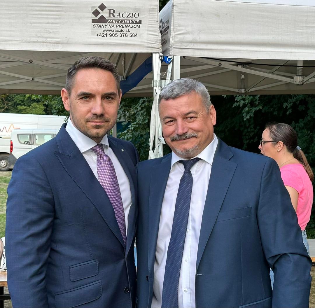 447612591_979629030834360_3688912146215147456_n.jpg Gyimesi György: AZ ELSŐ KARIKA
Kedves Barátaim! Ezeddig nagyon nagyvonalúan bántak Szlovákia polgárai az EP választásokkal. 19% járult az urnákhoz, és választott meg olya…
