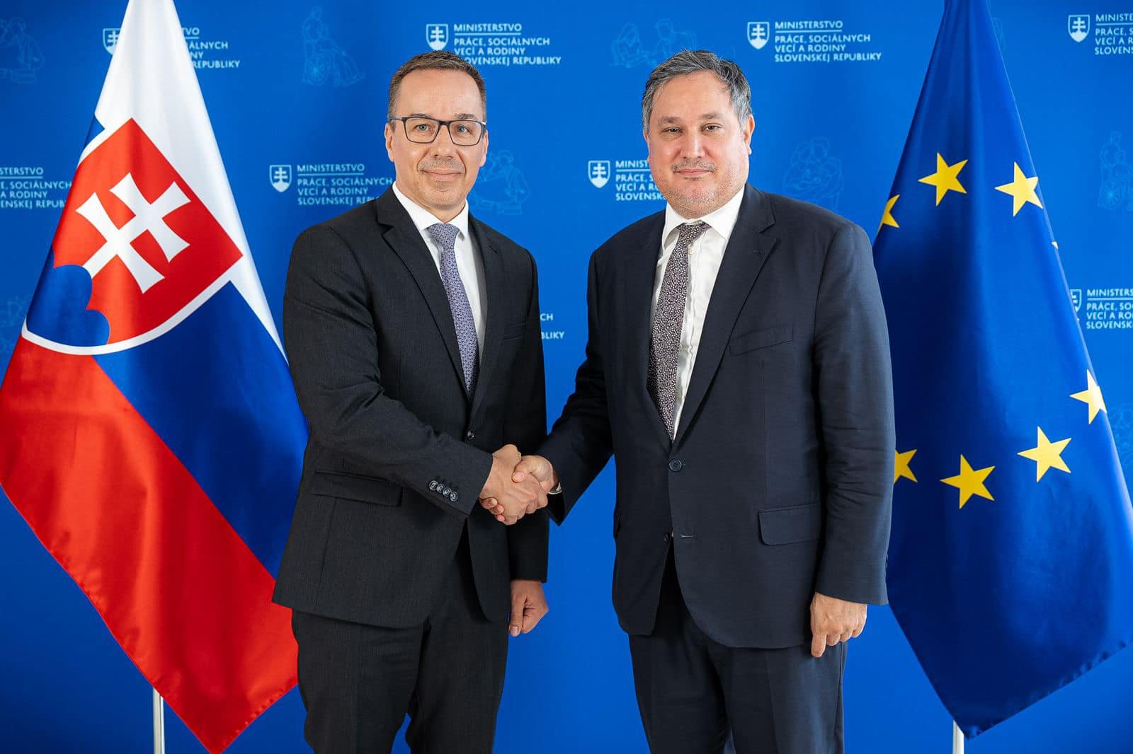 447725057_995388075277850_5812232962831479992_n.jpg Erik Tomáš: S MAĎARSKÝM MINISTROM O RODINNEJ KARTE I ĎALŠÍCH PROGRAMOCH PRE RODINY
Dnes som prijal maďarského ministra národného hospodárstva Mártona Nagya. Podrobne …