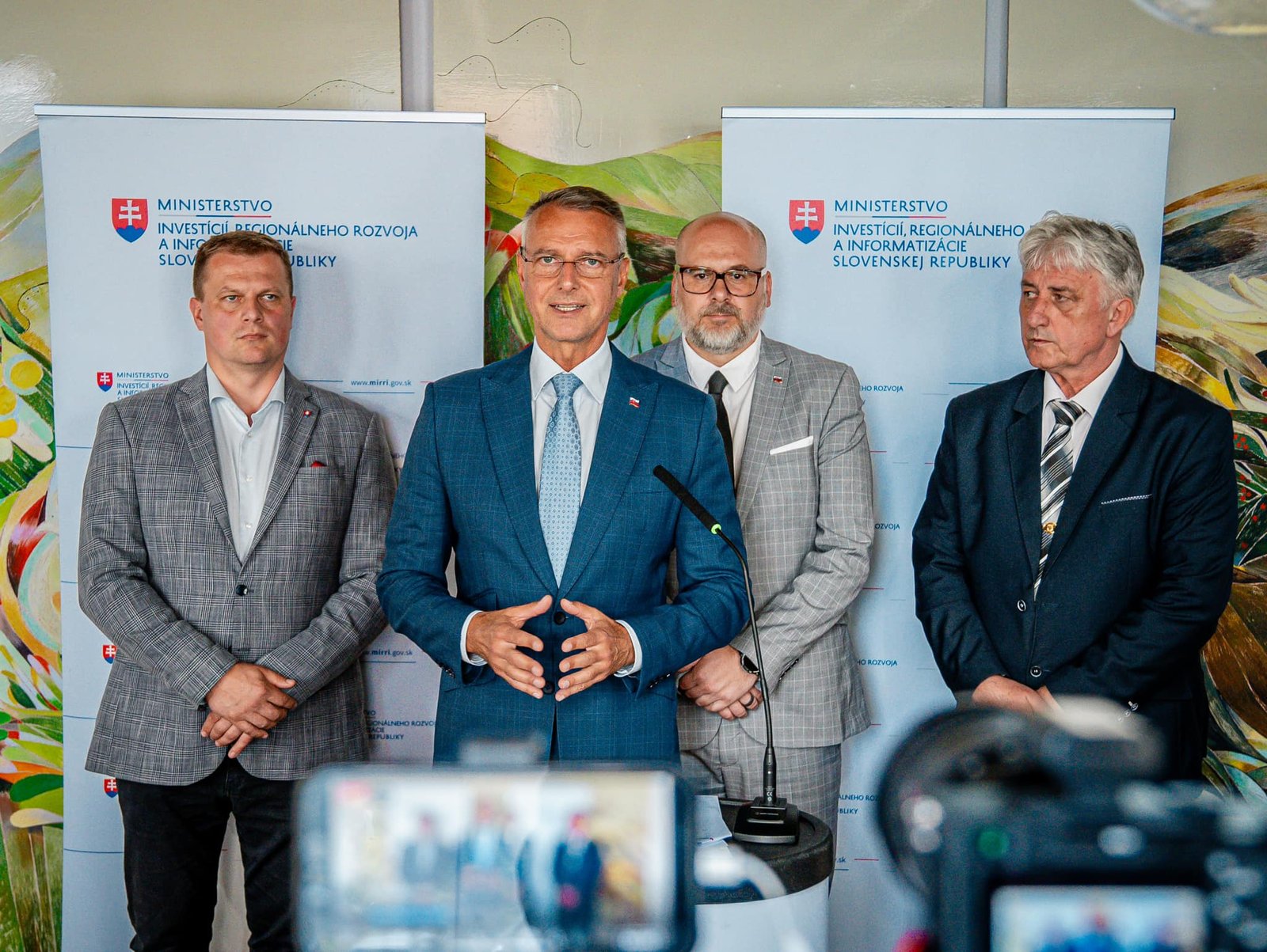 448004266_851665293662628_8920771744887147617_n.jpg EUROFONDY NEMÔŽU BYŤ PRE REGIÓNY STRAŠIAKOM. V ICH ČERPANÍ POMÔŽEME AJ OKRESU NÁMESTOVO.
Počas dnešného, už 16. rezortného dňa navštívil minister Richar…