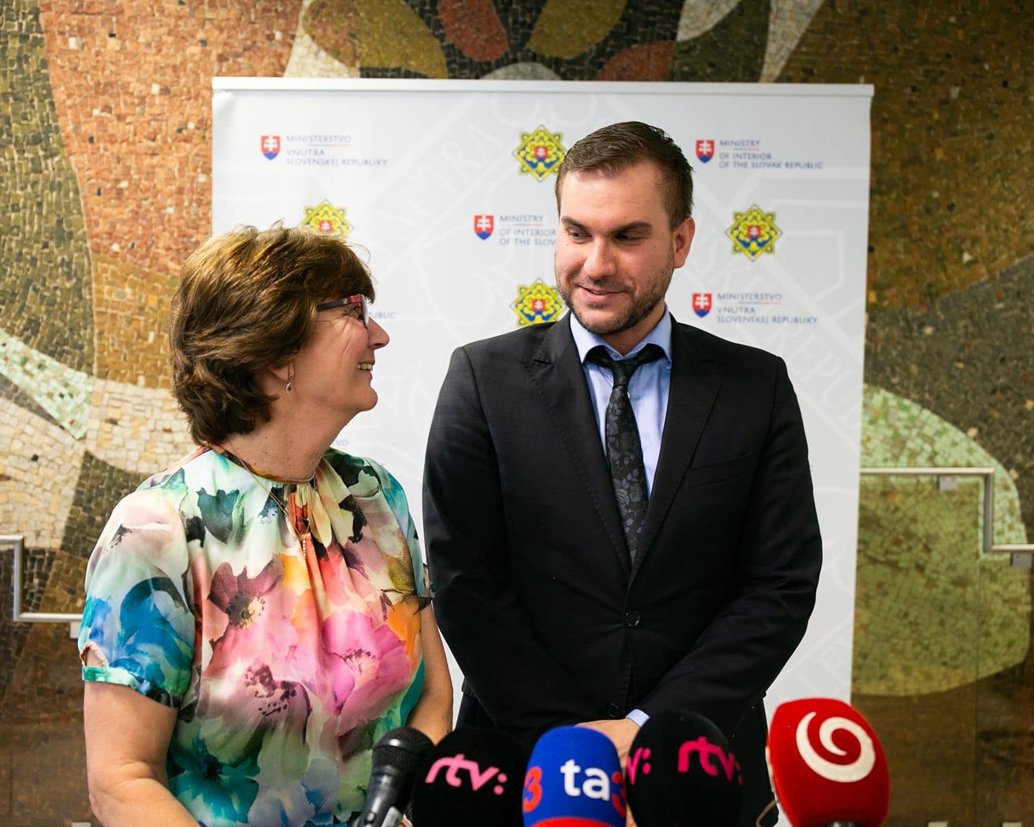 448338991_866189622204438_5521144380262751575_n.jpg DLHOROČNÁ TVÁR VOLIEB NA SLOVENSKU EVA CHMELOVÁ ODCHÁDZA DO PENZIE, ŽEZLO PREBERIE MARTIN GAJDOŠ
Vláda dnes vzala na vedomie vzdanie sa funkcie zapisovate…
