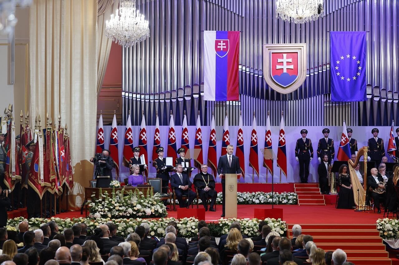 448507048_868130552010345_6341449400315305972_n.jpg SLOVENSKÁ REPUBLIKA MÁ NOVÉHO PREZIDENTA, FUNKCIE SA UJAL PETER PELLEGRINI
Na slávnostnej inaugurácii nového prezidenta SR sa zúčastnili aj čelní predstav…