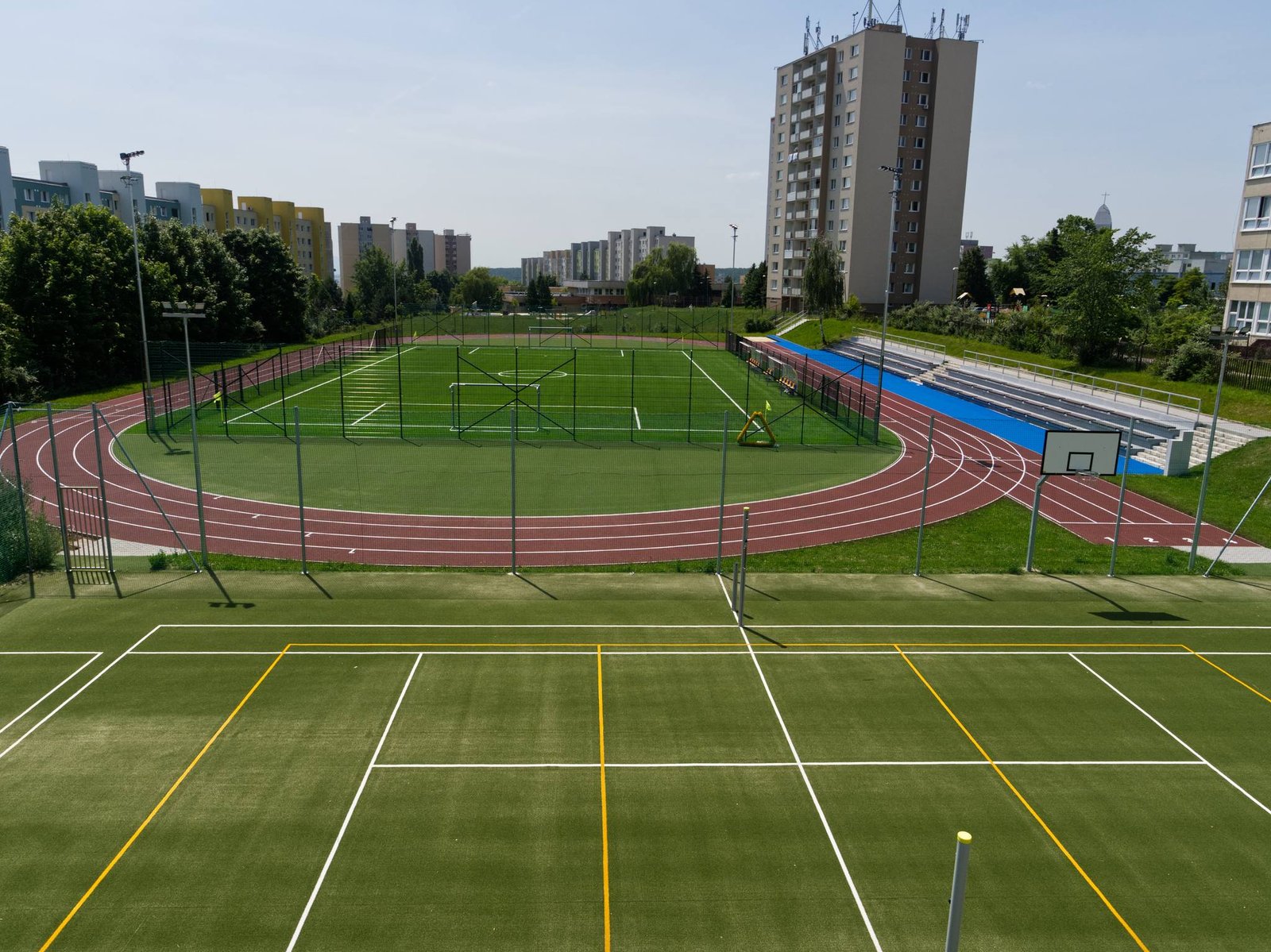 448789005_904923758346032_8683485369425156226_n.jpg Košice: V AREÁLI ZŠ STAROZAGORSKÁ VZNIKLO NOVÉ ŠPORTOVISKO
Výstavba atletického oválu a ihriska pre malý futbal v areáli na Základná škola, Starozagorská 8, Koši…