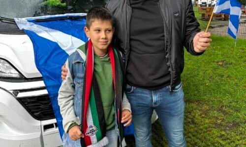 Gyimesi György: Už fandíme v Stuttgarte. Musím úprimne priznať, že jedných z topfanúšikov (nielen čo do počtu) tu majú Škóti. Mimoriadne priateľský, hrdý národ. Már szur…