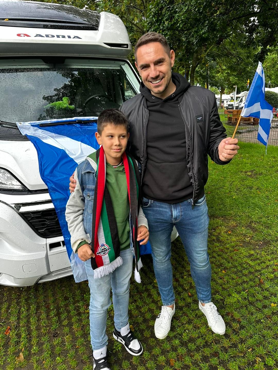 448913466_992237152906881_210199807609928267_n.jpg Gyimesi György: Už fandíme v Stuttgarte. Musím úprimne priznať, že jedných z topfanúšikov (nielen čo do počtu) tu majú Škóti. Mimoriadne priateľský, hrdý národ. Már szur…