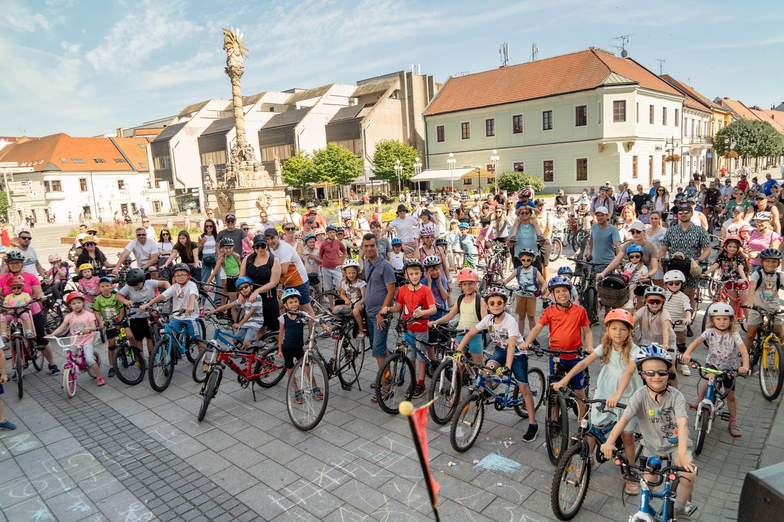 449015341_893080609516848_6320154422593423061_n.jpg Trnava : SKVELÁ ÚČASŤ NA KIDICAL MASS V TRNAVE: 241 DETÍ S RODIČMI NA BICYKLOCH
V nedeľu 23. júna sa v Trnave konala prvá a jedinečná cyklojazda Kidical Mass , ktor…