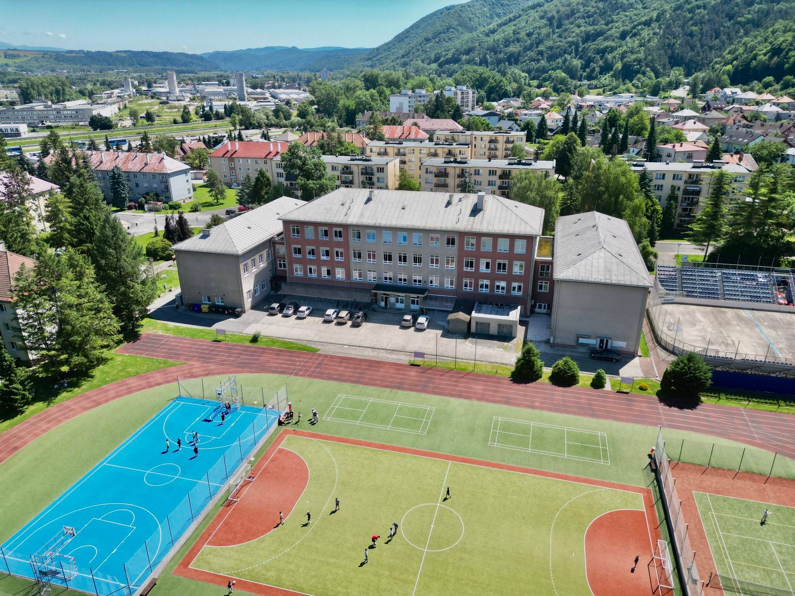 449053084_1018251283220475_749493980331915128_n.jpg Banská Bystrica : ZÍSKALI SME 6,1 MILIÓNOV EUR NA OBNOVU ZŠ GOLIANOVA A ZŠ NA TRIEDE SNP
Po rozsiahlej obnove viacerých materských škôl v minulých rokoch sa aktuálne zameria…