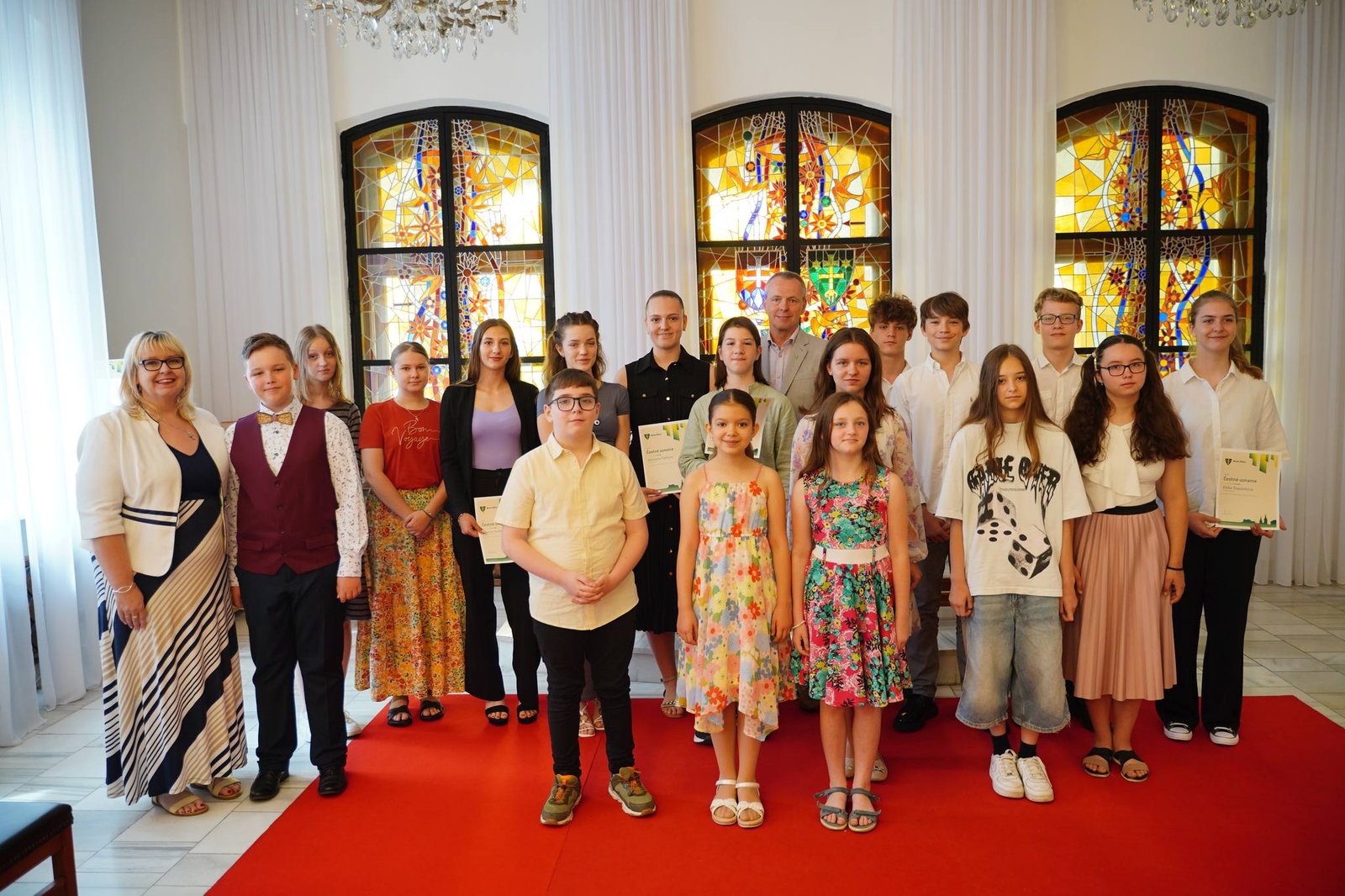 449055432_806331938306425_5559682270635555838_n.jpg Žilina: OCEŇOVANIE ŽIAKOV NA RADNICI Vo štvrtok 20. júna primátor mesta, Peter Fiabáne, ocenil devätnásť žiakov za ich výnimočné výsledky vo vzdelávaní , športe ,…