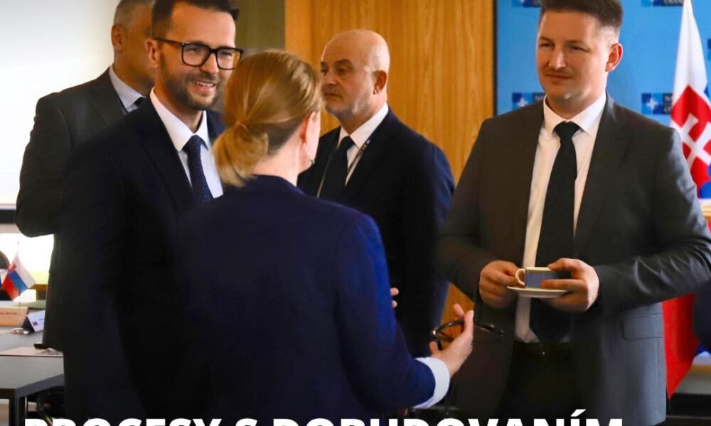SLIAČ MÁME VO VLATNEJ RÉŽII 

Štátny tajomník Ministerstva obrany SR, Martin Vojtašovič absolvoval s kolegami z Ministerstva obrany SR pracovné rokovanie v…