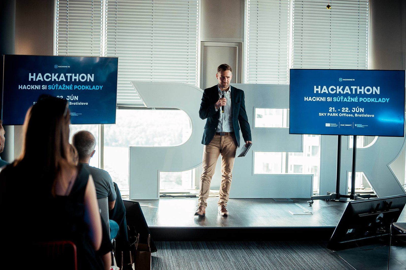 449129053_863826172446540_7489221615496564379_n.jpg DEVIATY HACKATHON SPOZNAL SVOJICH VÍŤAZOV
Hackathon z dielne MIRRI SR, financovaný Plánom obnovy a odolnosti SR, opäť priniesol nový vietor do digitaliz…
