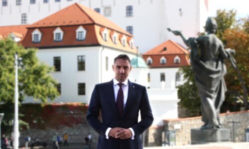 Gyimesi György: UKRAJINA V EÚ JE VTIP! 

Teda, bol by to vtip z kategórie tých nepodarených keby tento scénár celkom vážne nepretláčali v Bruseli. Skompromitovaná Uršula v…