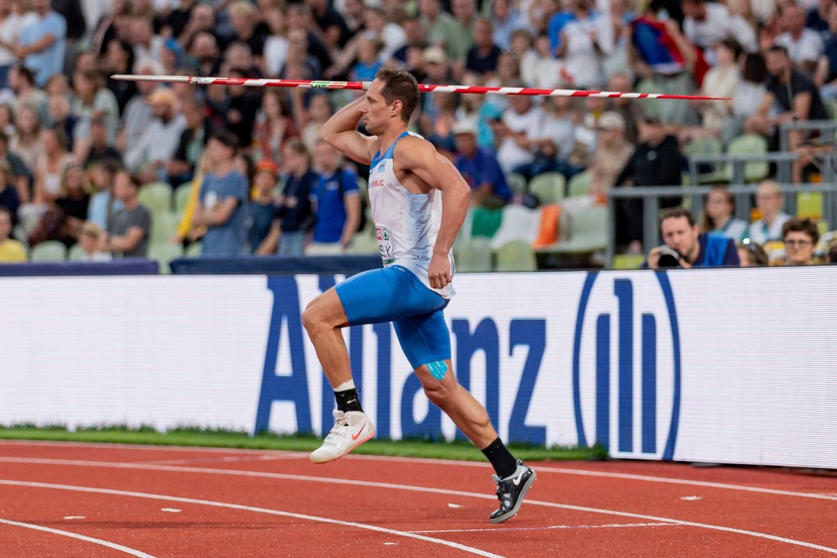 Získal titul majstra sveta a dve olympijské medaily. Legenda českej atletiky ukončila kariéru