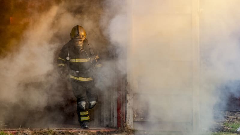 Hrozivý požár v Astaně. Plameny a hustý kouř obklopily 26patrovou budovu, zasahují hasiči Hrozivý požár v Astaně. Plameny a hustý kouř obklopily 26patrovou budovu, zasahují hasiči