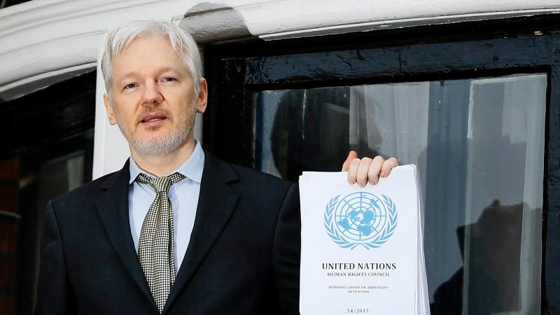Assange obviněný ze špionáže se dohodl s justicí. Přizná se a bude volný, píší média Assange obviněný ze špionáže se dohodl s justicí. Přizná se a bude volný, píší média