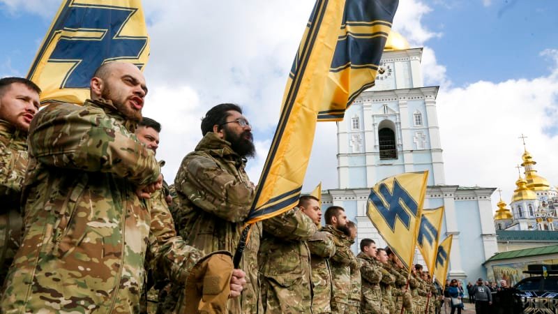 Vzpruha pro ukrajinský pluk Azov. Dostane zbraně i výcvik od Američanů, Moskva zuří Vzpruha pro ukrajinský pluk Azov. Dostane zbraně i výcvik od Američanů, Moskva zuří