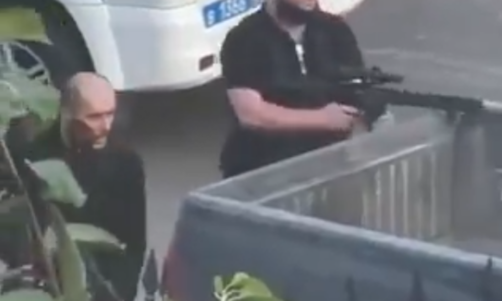 Teroristický útok na Dagestan: zastrelení policajti a podpálená synagóga v Derbente