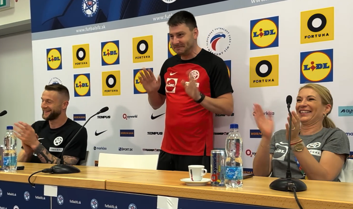 VIDEO Anglicko išlo bokom. Prednosť pred Škriniarom a Hamšíkom dostala vtipná hudobná vložka VIDEO Anglicko išlo bokom. Prednosť pred Škriniarom a Hamšíkom dostala vtipná hudobná vložka
