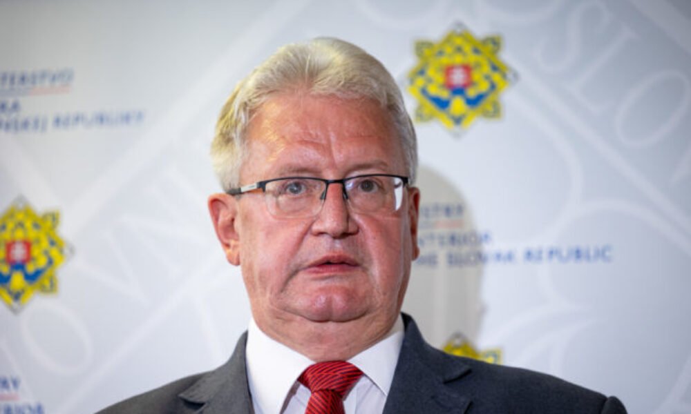 Orosz: Ústava ani zákon nezakazujú poslancom a ministrom kandidovať vo voľbách do EP