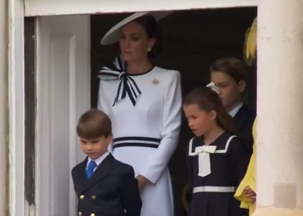 Princ Louis sa predvádzal na prehliadke, zasiahla jeho sestra. To, čo povedala, bolo zaznamenané Princ Louis sa predvádzal na prehliadke, zasiahla jeho sestra. To, čo povedala, bolo zaznamenané