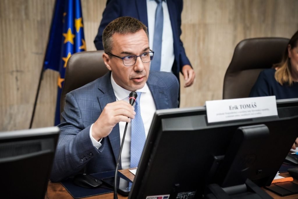 Pomoc pre vyše 1800 farmárov! Tomáš: Predlžujeme odvodovú úľavu vo výške 18 mil. eur Pomoc pre vyše 1800 farmárov! Tomáš: Predlžujeme odvodovú úľavu vo výške 18 mil. eur