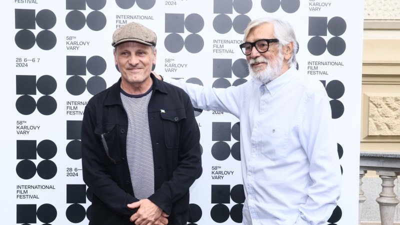 Do Česka dorazila hlavní hvězda MFF. Viggo Mortensen převezme cenu a uvede svůj film Do Česka dorazila hlavní hvězda MFF. Viggo Mortensen převezme cenu a uvede svůj film