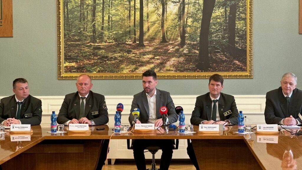 Lykožrútová kalamita nie je nepovšimnutá. Vyšetruje sa a po zlyhaniach bývalej vlády aj efektívne odstraňuje Lykožrútová kalamita nie je nepovšimnutá. Vyšetruje sa a po zlyhaniach bývalej vlády aj efektívne odstraňuje