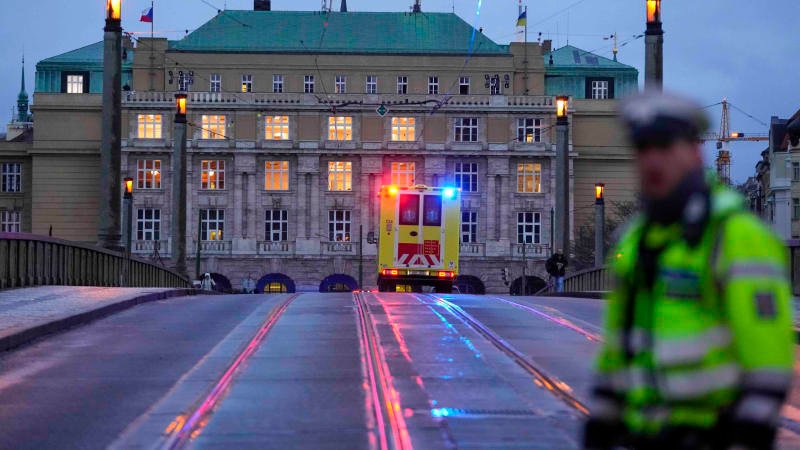 Třaskavý dokument. Pátráme po podezřelém z vraždy, napsala hlídka vyslaná na fakultu