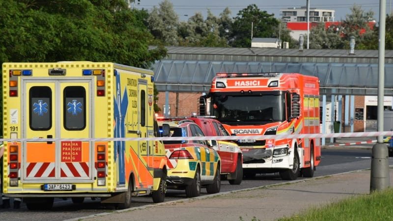 Kvůli podezřelé tašce zasahuje na Zličíně pyrotechnik. Policie vyklidila celé nádraží