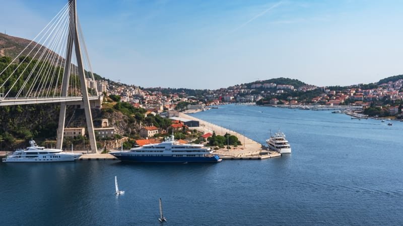 V chorvatském Dubrovníku unikly do moře výkaly. Okolí přístavu zamořil nesnesitelný zápach V chorvatském Dubrovníku unikly do moře výkaly. Okolí přístavu zamořil nesnesitelný zápach