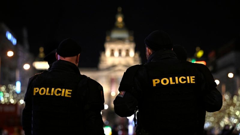 Hrozba terorismu v Česku: Policie má mimořádnou pohotovost, hlídá nádraží i velké obchody Hrozba terorismu v Česku: Policie má mimořádnou pohotovost, hlídá nádraží i velké obchody