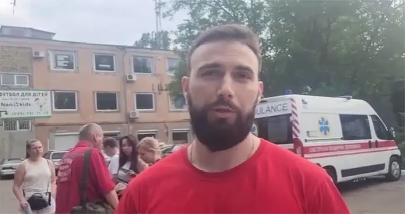 Ukrajinské zúfalstvo. Vojenskí komisári začali mobilizovať vodičov sanitiek, tí im to nedarovali Ukrajinské zúfalstvo. Vojenskí komisári začali mobilizovať vodičov sanitiek, tí im to nedarovali