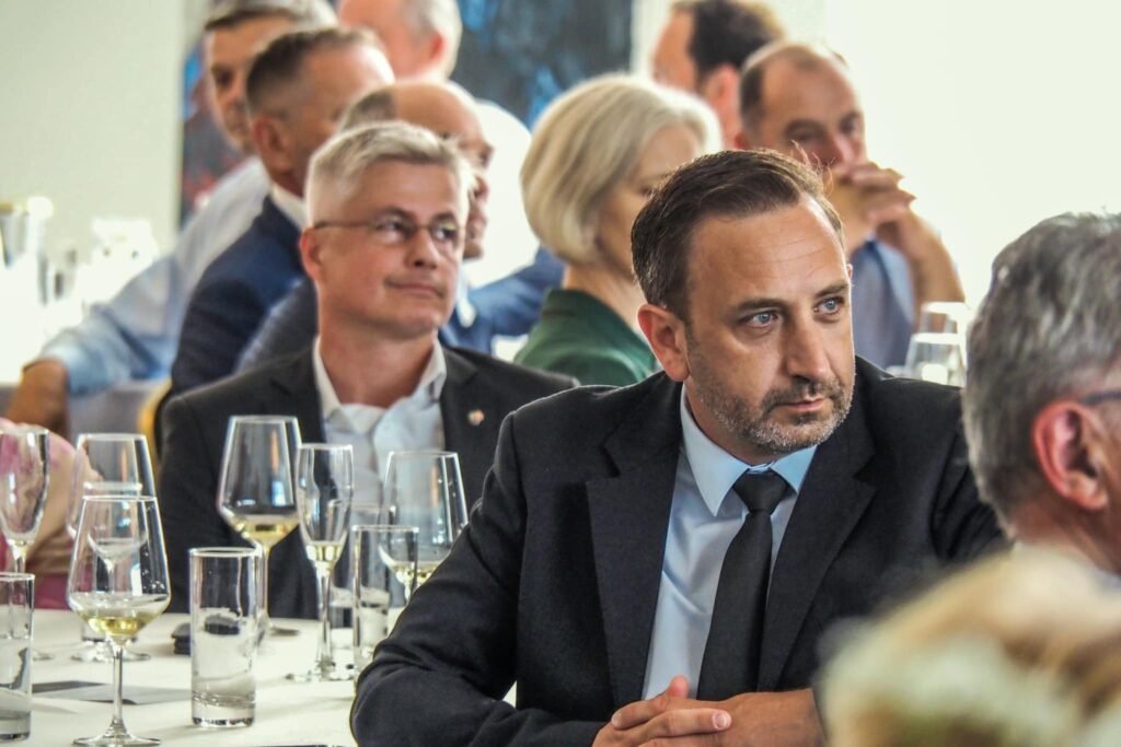 Vinárskou osobnosťou roka sa stal Martin Hrubala, riaditeľ Malokarpatského múzea v Pezinku Vinárskou osobnosťou roka sa stal Martin Hrubala, riaditeľ Malokarpatského múzea v Pezinku
