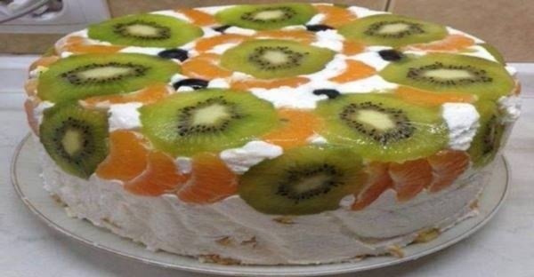 Osviežujúca, ovocná, nepečená torta: S piškótovým korpusom a luxusným vanilkovým krémom nemá chybu! Osviežujúca, ovocná, nepečená torta: S piškótovým korpusom a luxusným vanilkovým krémom nemá chybu!