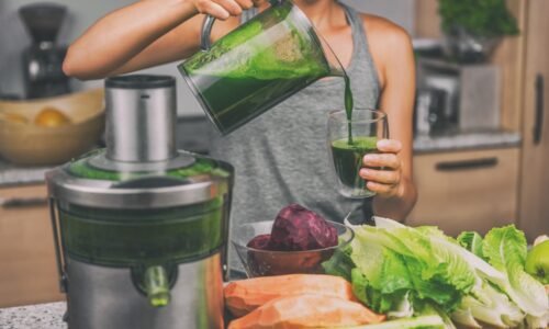 Chcete sa podrobiť detoxu ovocnými alebo zeleninovými šťavami? Toto musíte vedieť