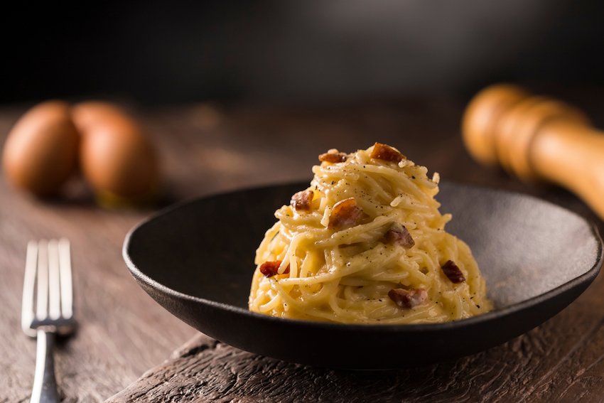 Kuchári sa zhodli: takto sa pripravuje pravá talianska carbonara. Bez cesnaku, cibule a smotany Kuchári sa zhodli: takto sa pripravuje pravá talianska carbonara. Bez cesnaku, cibule a smotany