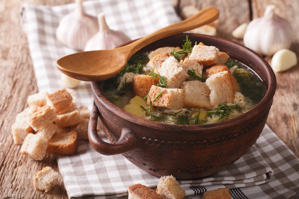 Cesnaková polievka – recept na tradičnú cesnačku Cesnaková polievka – recept na tradičnú cesnačku