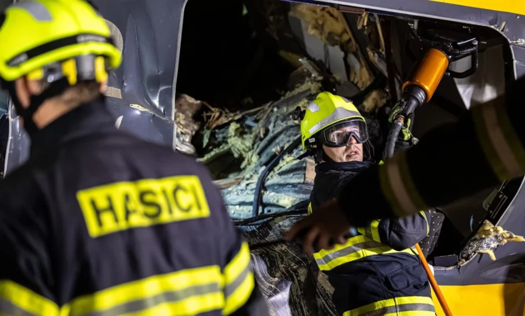 VIDEO: Obrovská tragédia v Čechách! Zrazili sa osobný a nákladný vlak VIDEO: Obrovská tragédia v Čechách! Zrazili sa osobný a nákladný vlak