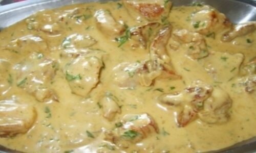 Zapečené bravčové mäsko s cesnakom, horčicou a zeleninou na jednom pekáči: Toto je prudko návykový recept!