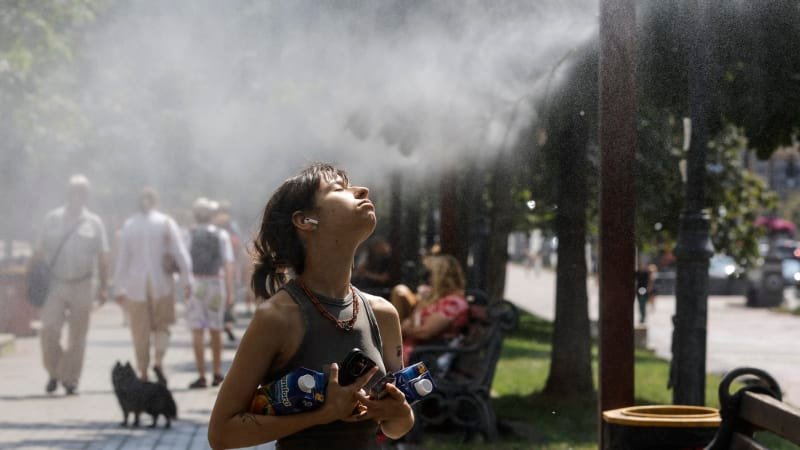Urputná vedra, pak v Česku udeří silné bouřky. Meteorologové vydali výstrahu Urputná vedra, pak v Česku udeří silné bouřky. Meteorologové vydali výstrahu
