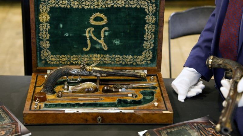 Napoleon se jimi chtěl zastřelit: Za více než 40 milionů korun se vydražily dvě vzácné pistole Napoleon se jimi chtěl zastřelit: Za více než 40 milionů korun se vydražily dvě vzácné pistole