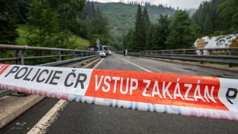 Tragédie na Mladoboleslavsku: Dítě vypadlo ze sedačky kola přímo pod nákladní automobil Tragédie na Mladoboleslavsku: Dítě vypadlo ze sedačky kola přímo pod nákladní automobil